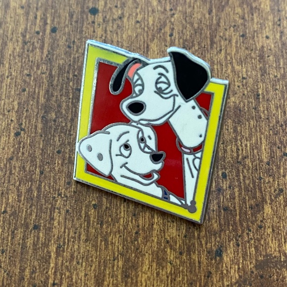 Disney Pin Cast Diamond Pongo & Perdita 101 Dalmatians Trading Pin - Picture 2 of 6